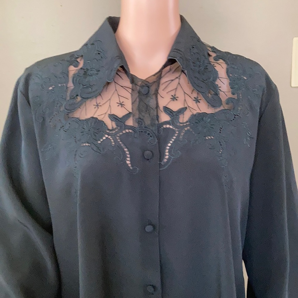Woman’s blouse size18 Black!